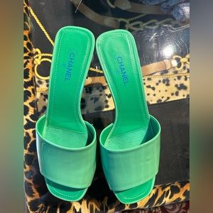 chanel patent leather kitten heels